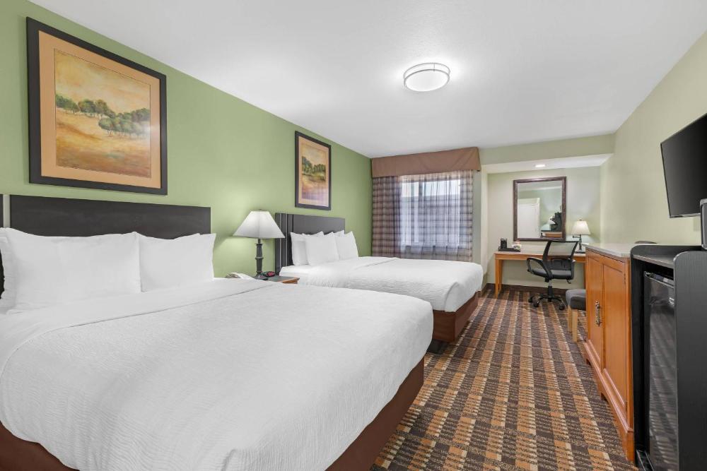 Double Room with Two Double Beds - Non-Smoking interior